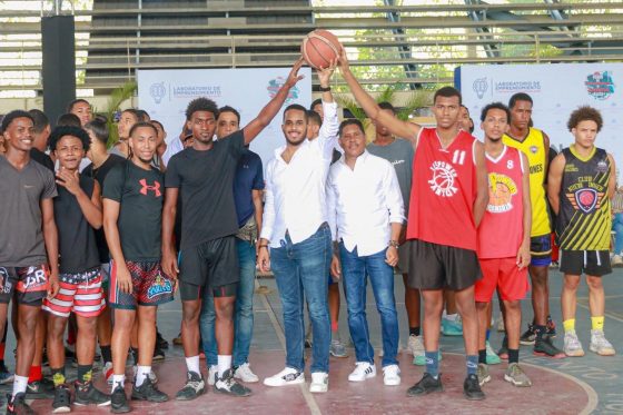 Dedican torneo juvenil de baloncesto a ministro de la Juventud