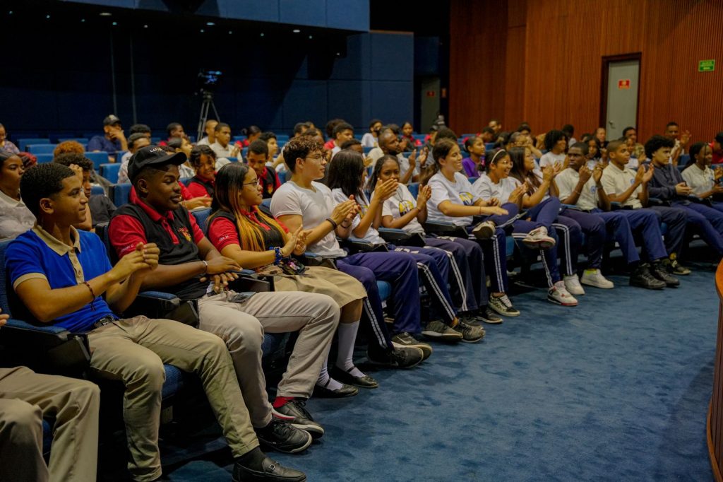 Ministerio de la Juventud realiza charla sobre salud mental "Trascendiendo"