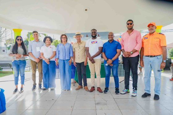 El Ministerio de la Juventud participa en la Feria de Juventudes en Monte Plata, promoviendo oportunidades para los jóvenes.