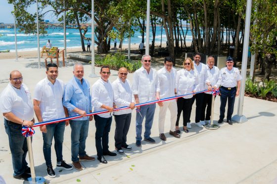 Ministerio de la Juventud acompaña al presidente Luis Abinader en la inauguración del nuevo malecón de Haina.